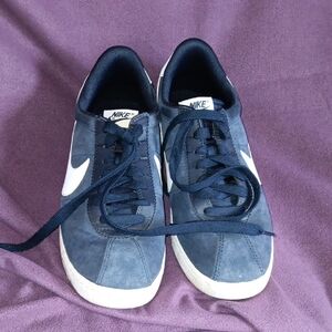 Nike Men's Dark Blue Sneakers